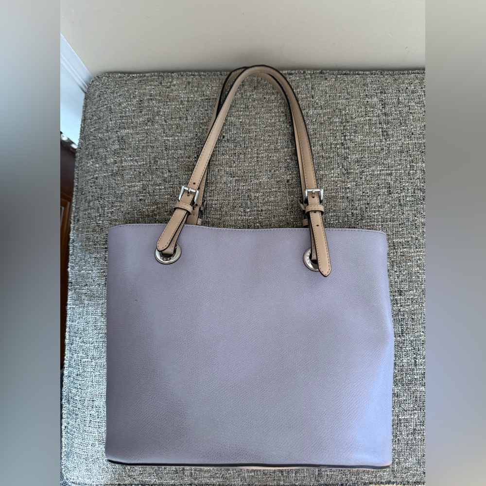 Stylish Michael Kors leather shoulder Bag with Tan Straps